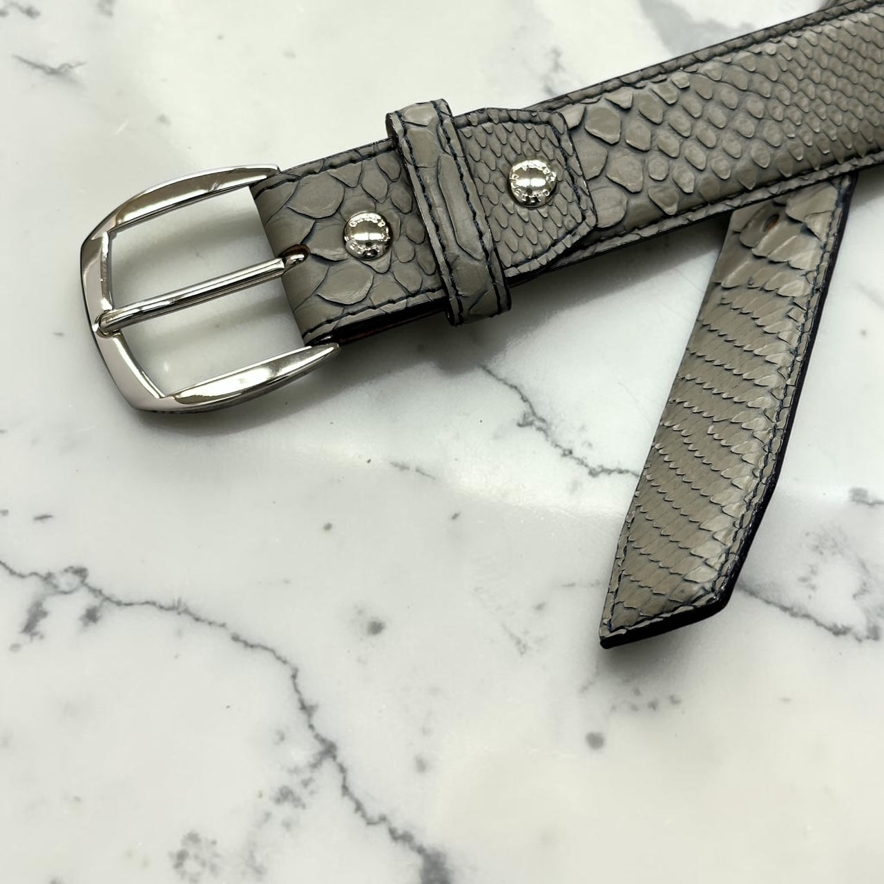 o*k様 Emanuele Bicocchi ベルト パイソン シルバー 蛇革 パイソン 35mmベルト 蛇革 本革 チャコール 品番1806 – Le'sac