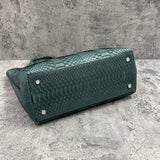 ヘビ革のトートバッグ