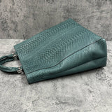 ヘビ革のトートバッグ