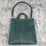 ヘビ革のトートバッグ