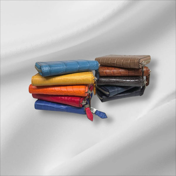 ミニマルなクロコダイル二つ折り財布