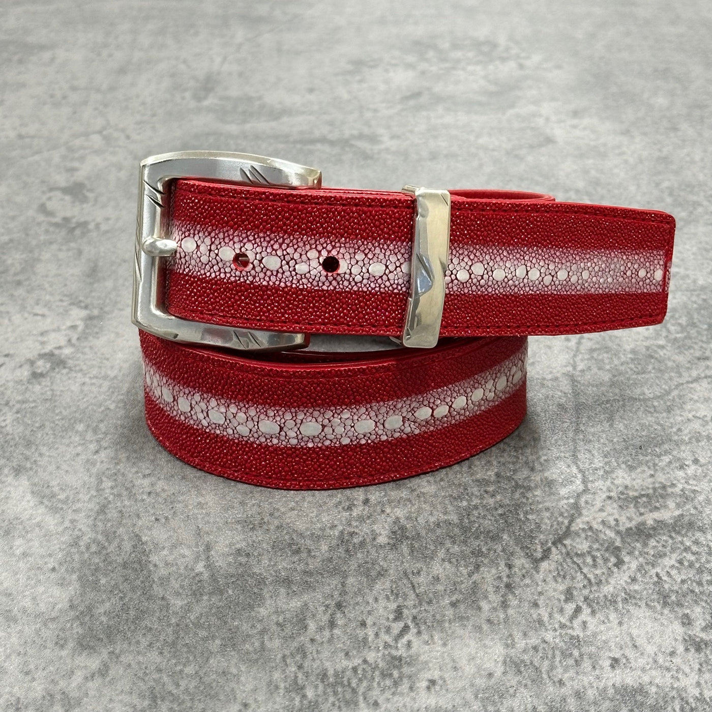 スティングレイ(ガルーシャ) 40mm連石ベルト エイ革 本革 メンズ 赤