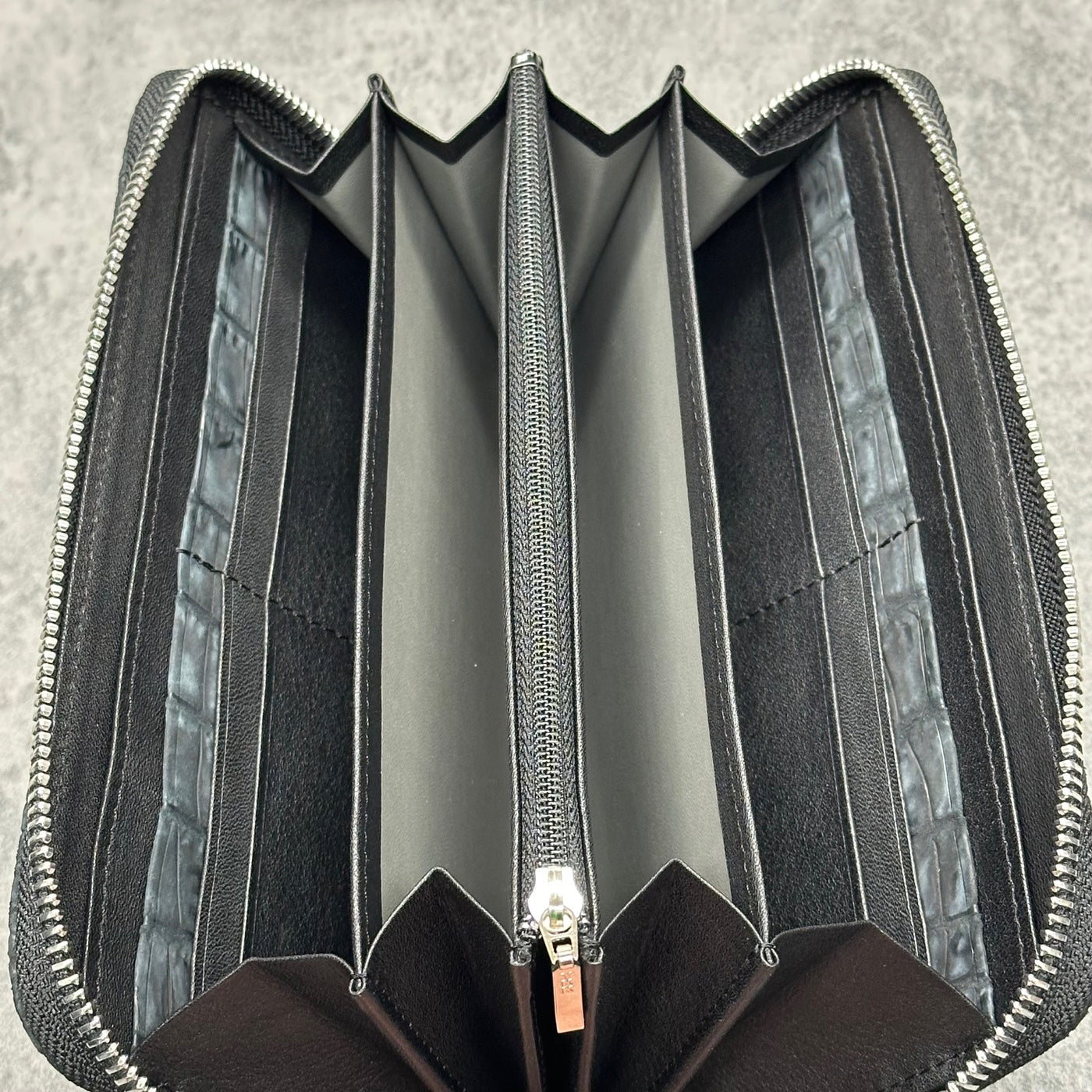 クロコダイル長財布(ヌバック仕上げ) ラウンドファスナー 本革 黒