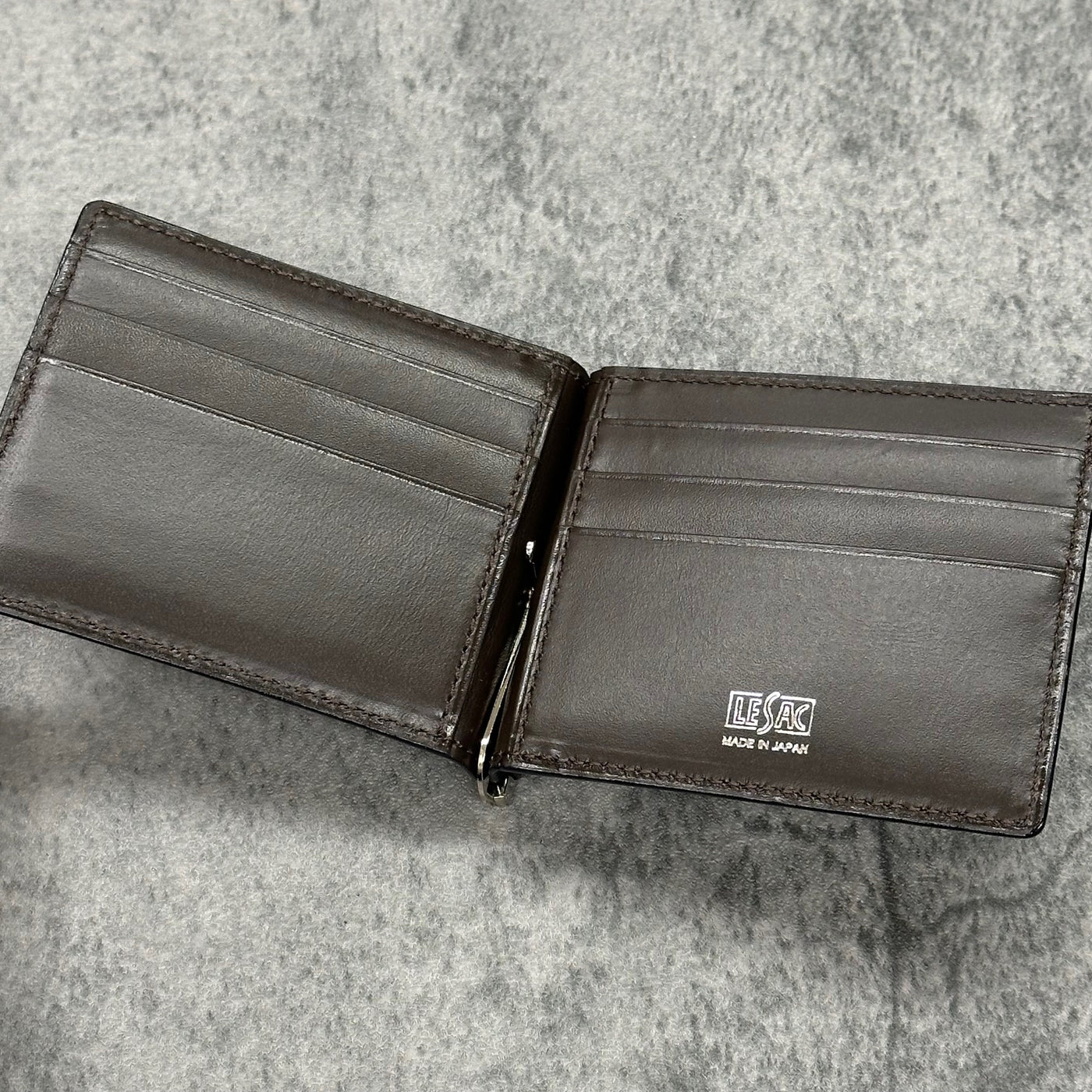 カミーユフォルネ　クロコダイル　マネークリップ　ネイビー　ワニ革 カミーユフォルネ クロコダイル マネークリップ ネイビー ワニ革 2025