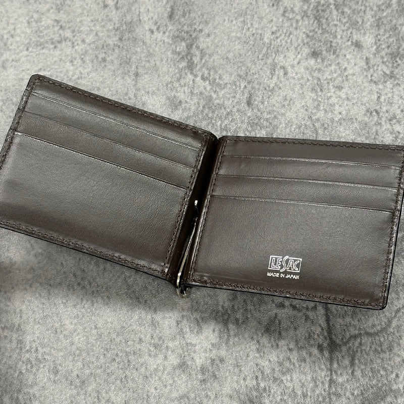 手染めのマネークリップの内側