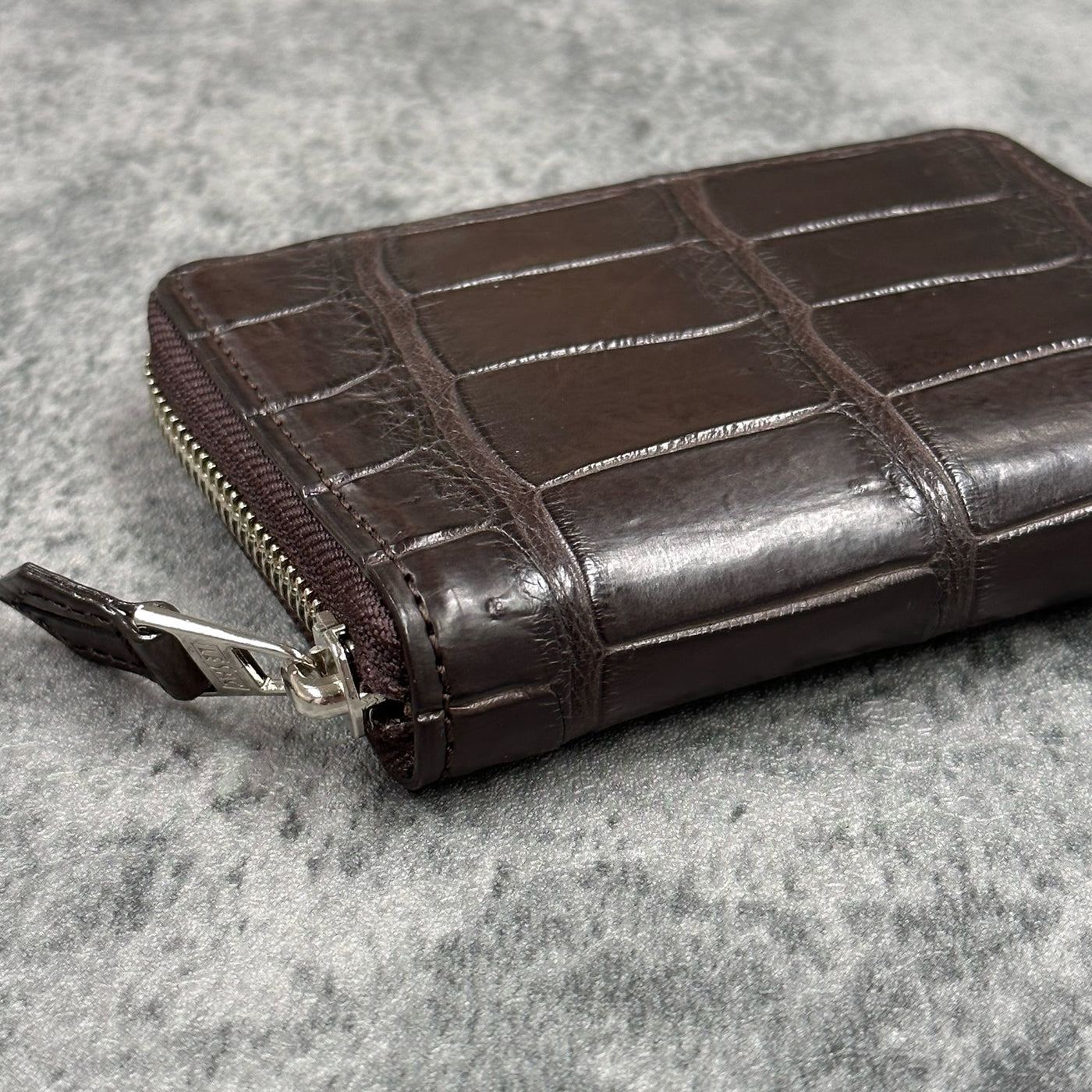 クロコダイル二つ折り財布 ラウンドファスナー ミドルウォレット ワニ