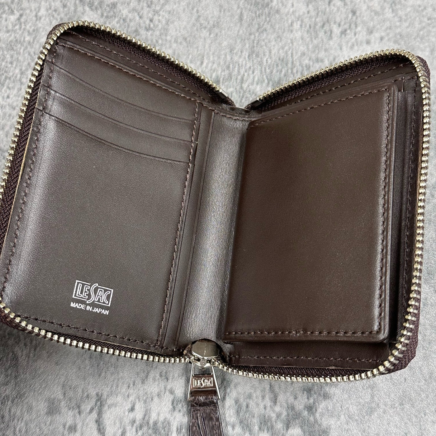 クロコダイル二つ折り財布 ラウンドファスナー ミドルウォレット ワニ