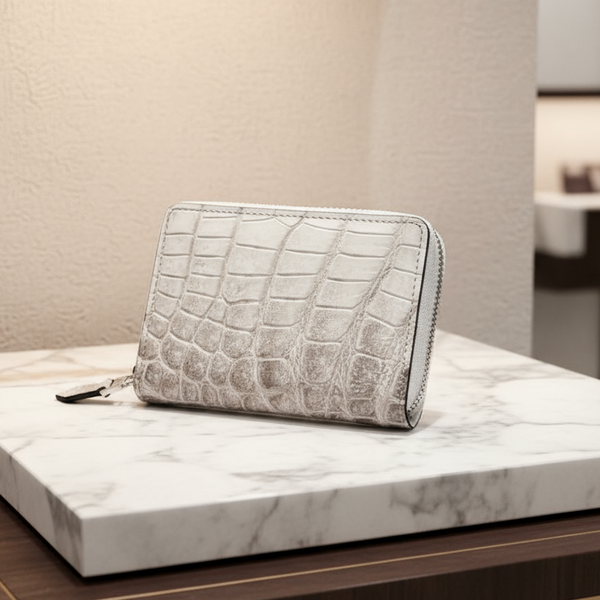 ヒマラヤクロコの二つ折り財布　ラウンドファスナータイプ