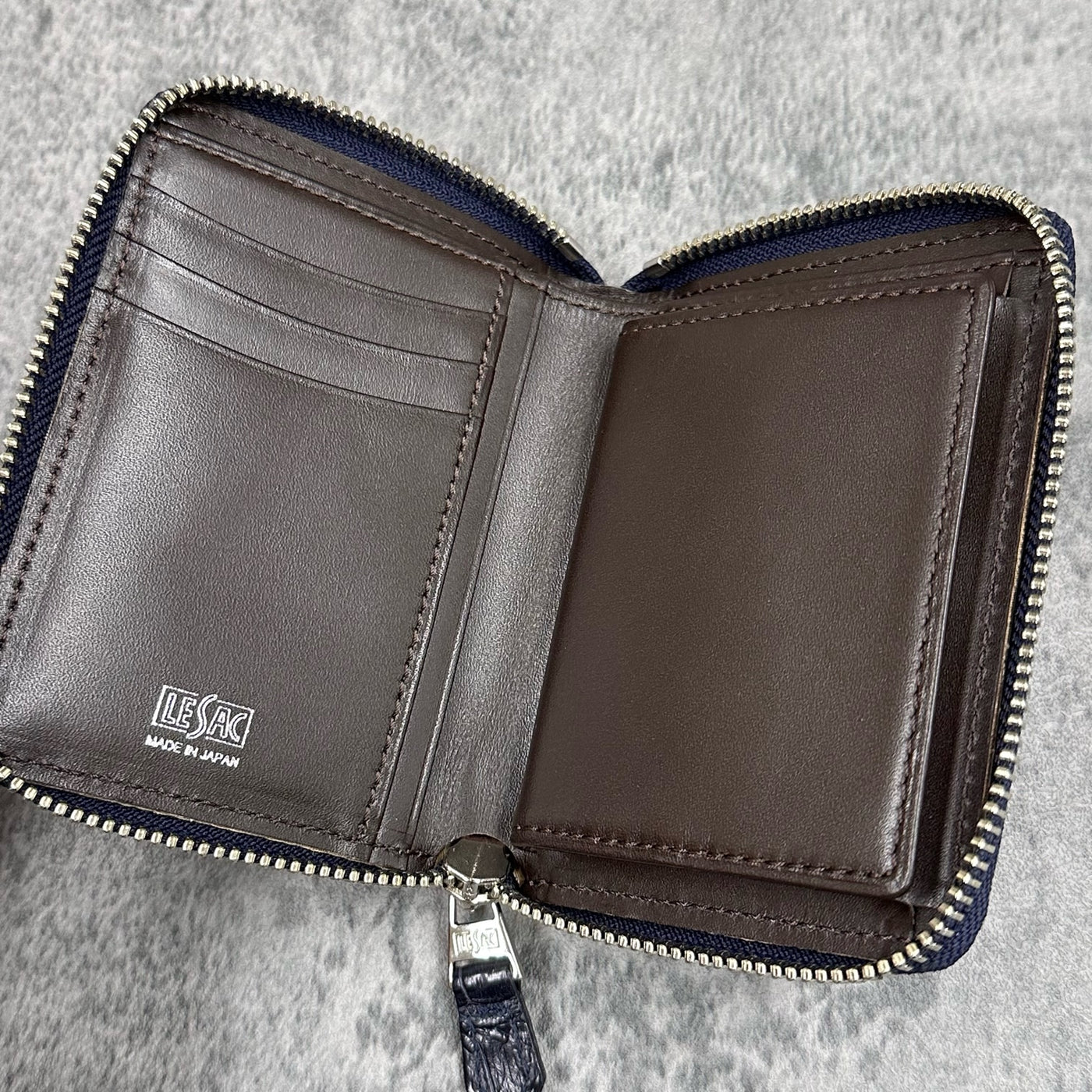 【訳アリ品】スタッズ ミドルウォレット 革色黒こげ茶　糸色こげ茶 アリゲーター 二つ折り財布 ミドルウォレット ワニ革 本革 紺 ネイビー