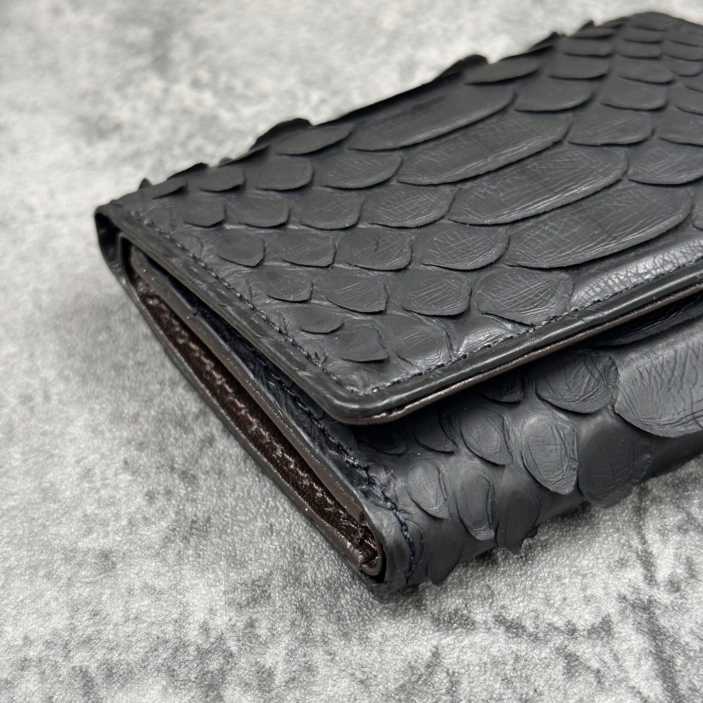 パイソン ミニ財布(三つ折り財布) 蛇革 本革 黒 ブラック 品番8208