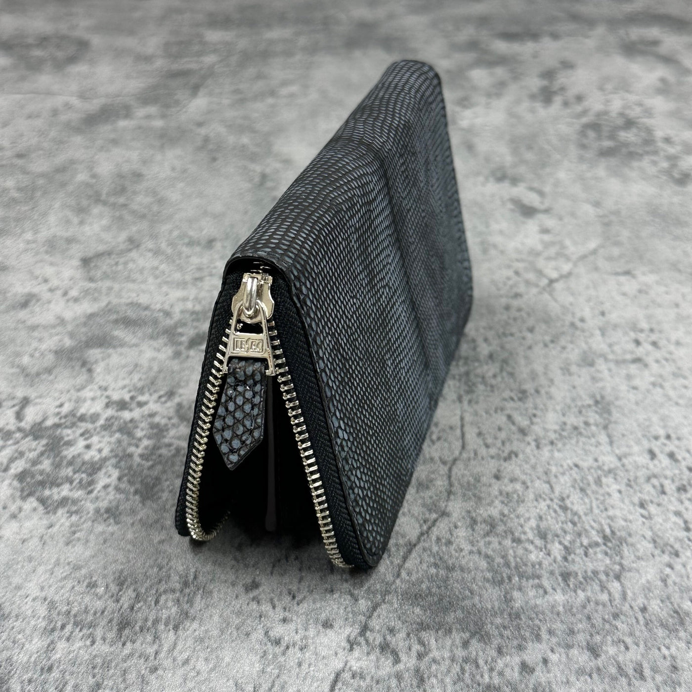 リザード(吟スリ) 長財布 8212 - CHARCOAL/チャコールグレー 炭色 – Le'sac