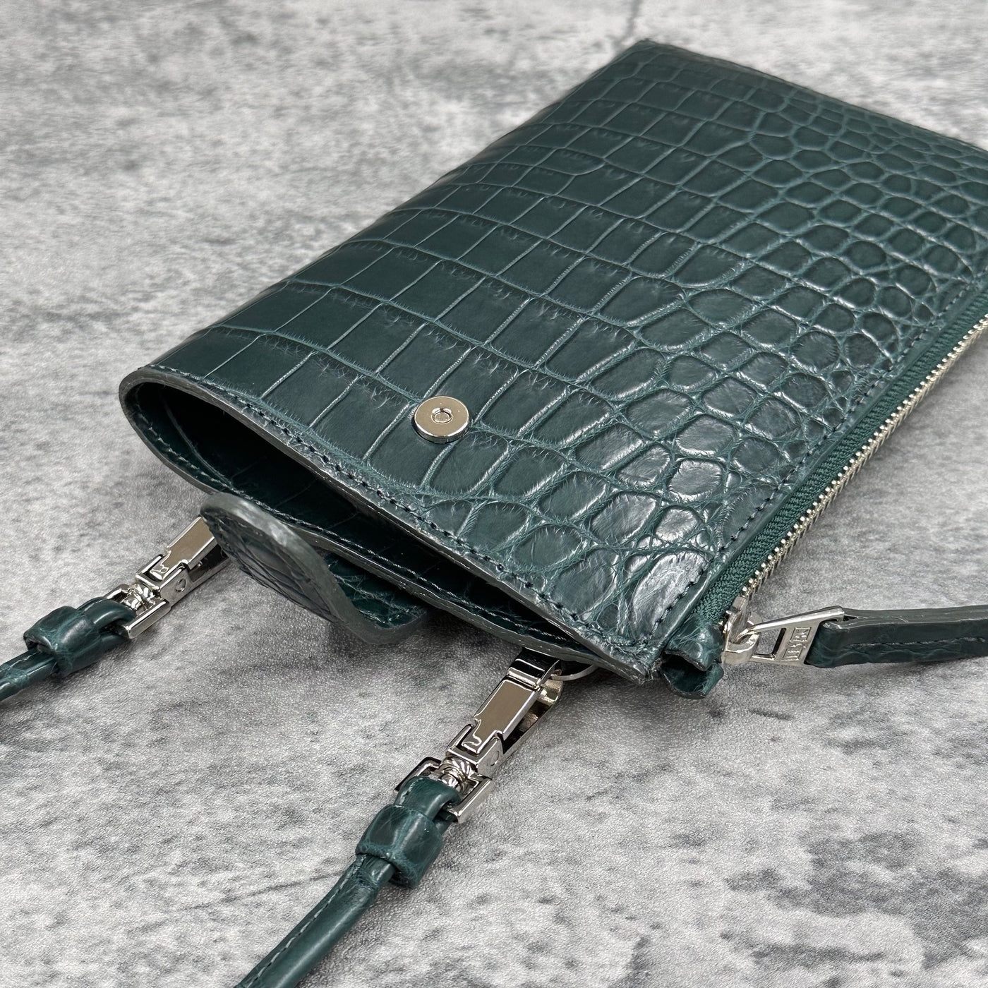クロコダイル スマホショルダー ワニ革 本革 緑 グリーン CAPRI – Le