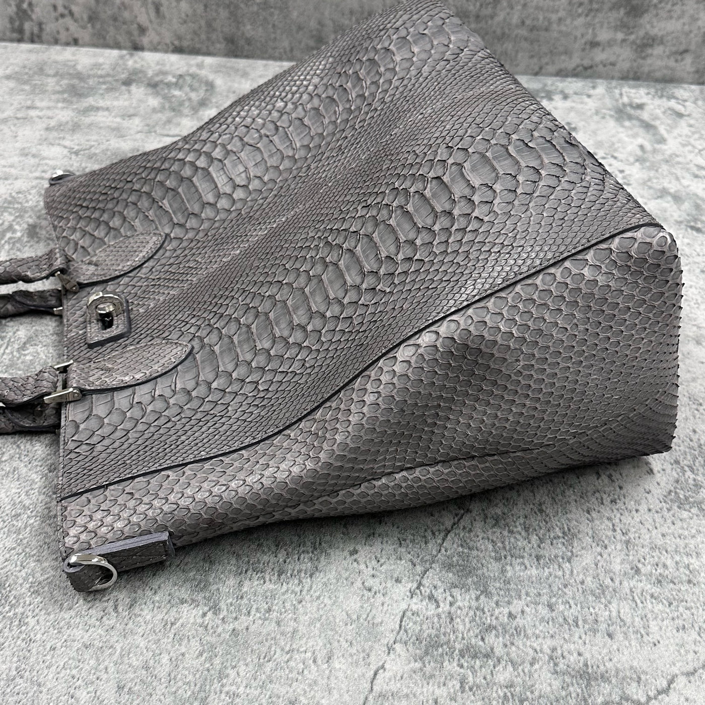 美品　WEL　パイソンレザー　ハンドバッグ　2way　グレー　バイカラー パイソン トートバッグ 蛇革 本革 グレー グラファイト CALON – Le'sac