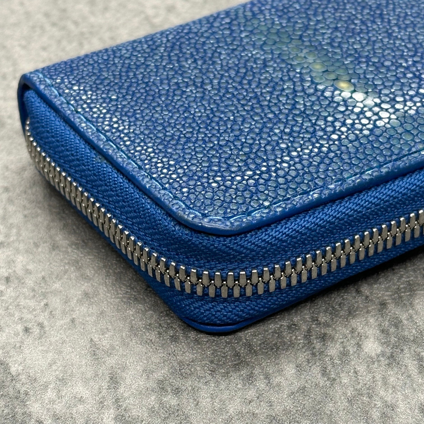 スティングレイ カード入れ(カードケース) エイ革 ガルーシャ 本革 青