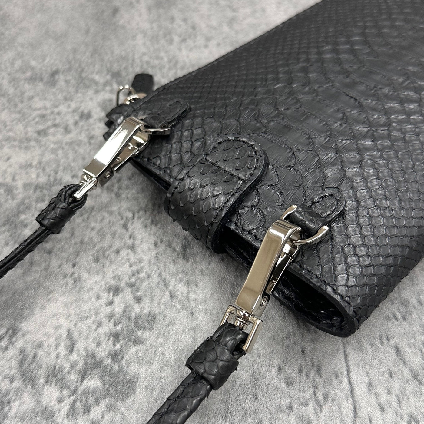 パイソン スマホショルダー 蛇革 本革 黒 ブラック CAPRI – Le'sac