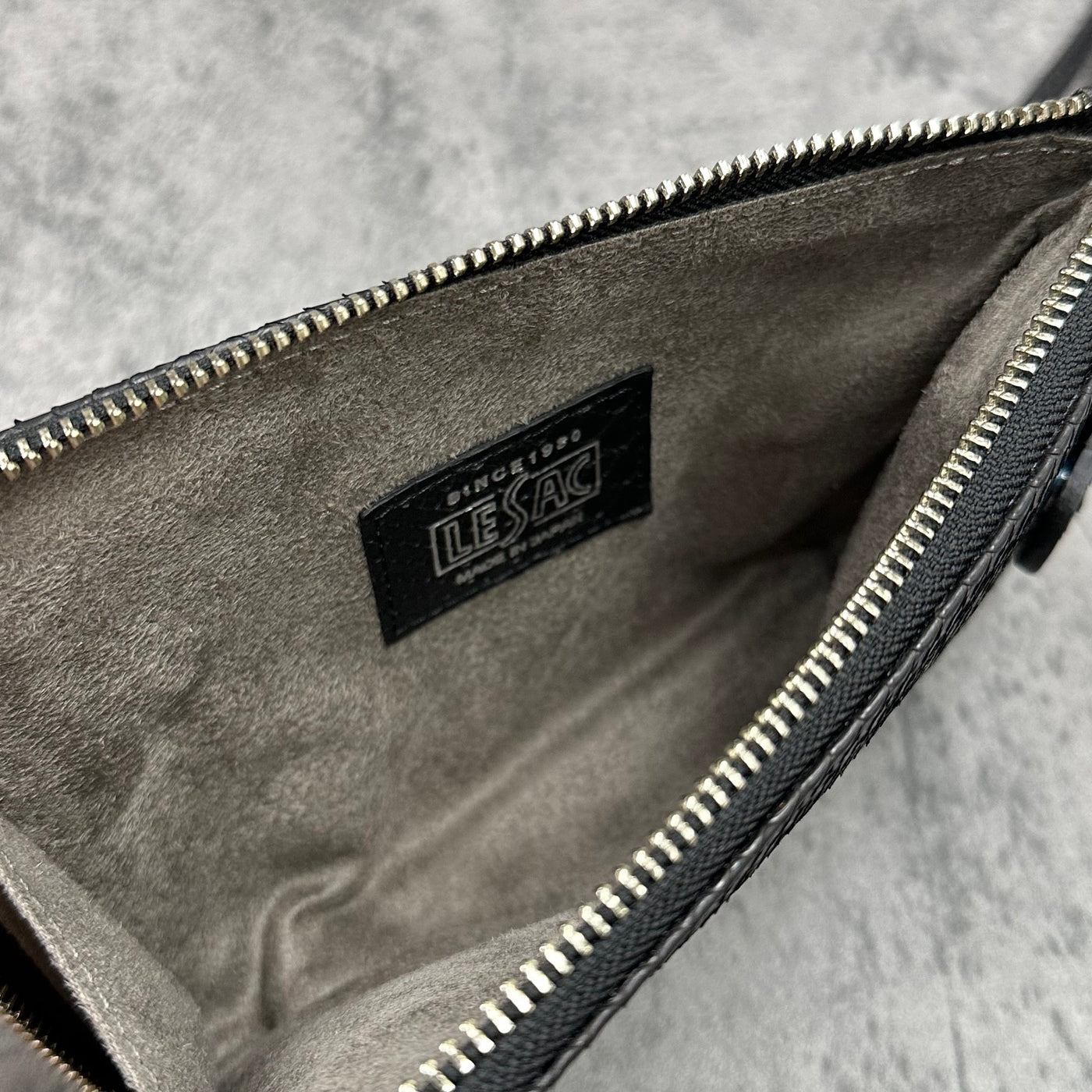 パイソン スマホショルダー メンズ レディース 本革 黒 ブラック CAPRI 