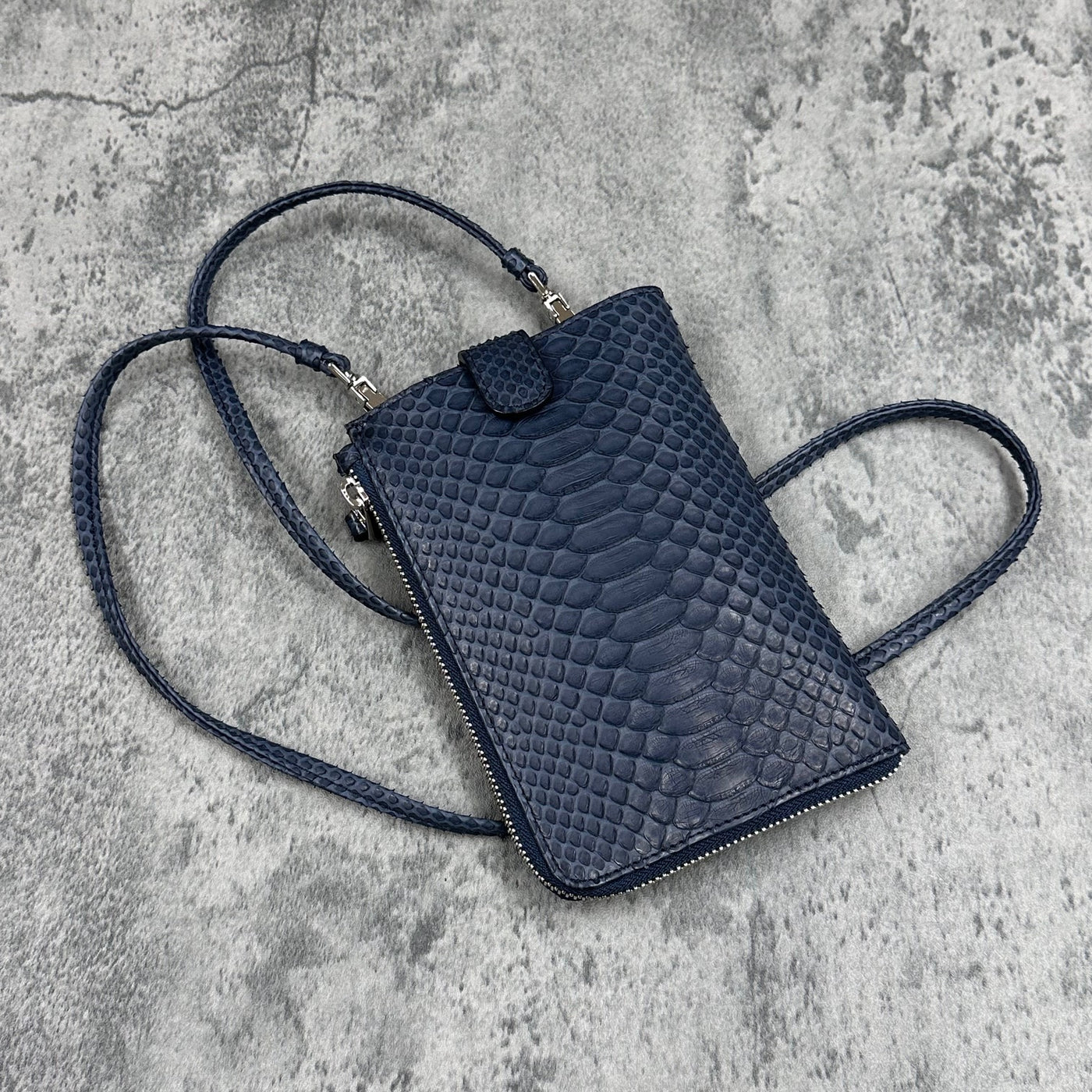 パイソン スマホショルダー CAPRI - NAVY/ネイビー – Le'sac