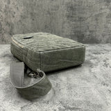 象革のボディバッグ