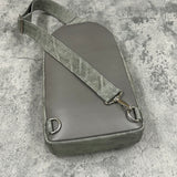 象革のボディバッグ