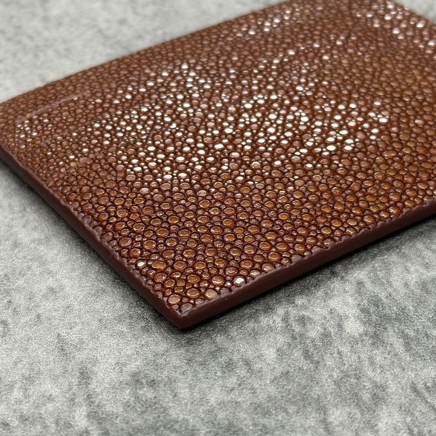 スティングレイ スリット札ばさみ エイ革 ガルーシャ 本革 茶色