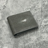 スティングレイの二つ折り財布