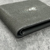 スティングレイの二つ折り財布