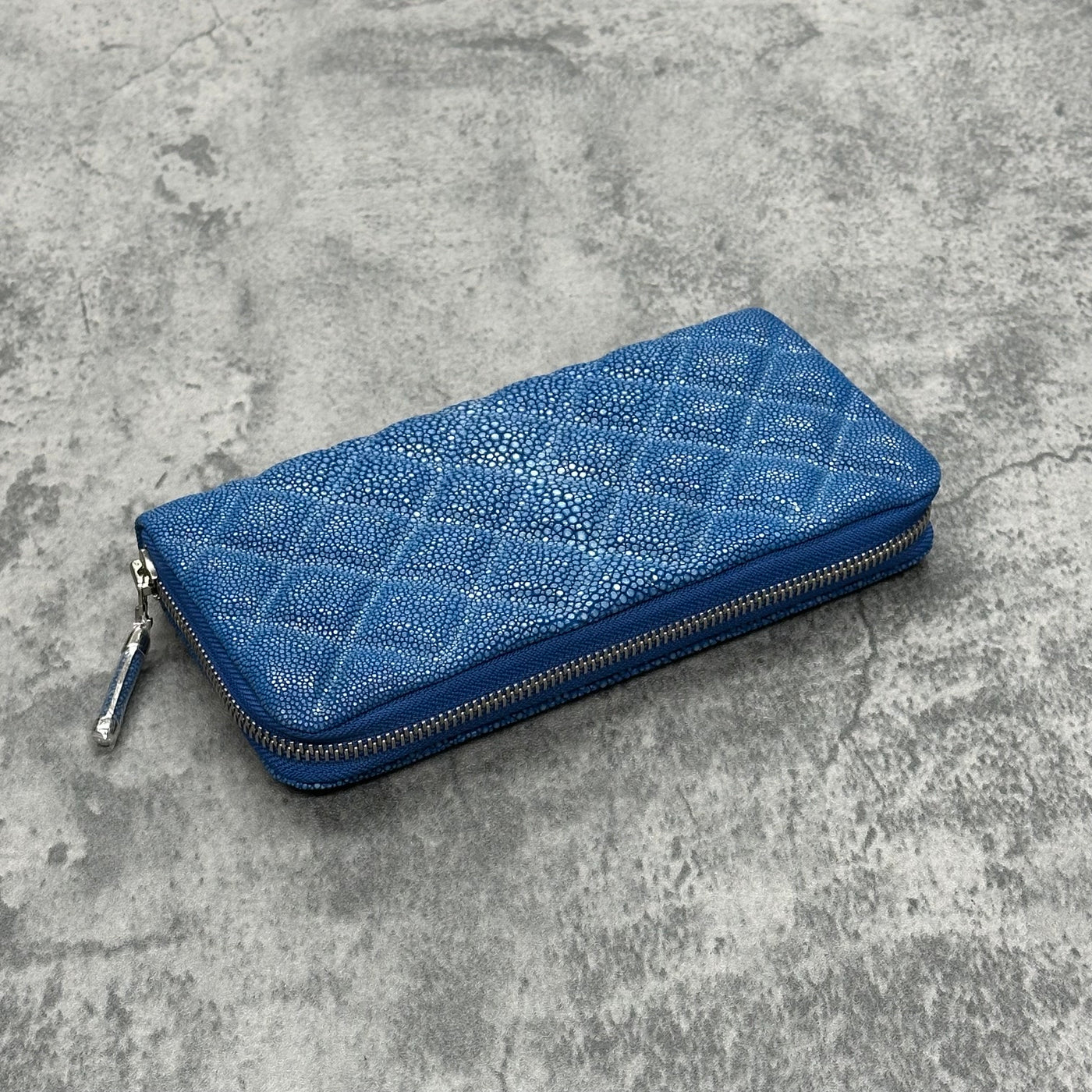 スティングレイ 長財布 ラウンドファスナー エイ革 ガルーシャ 本革 青
