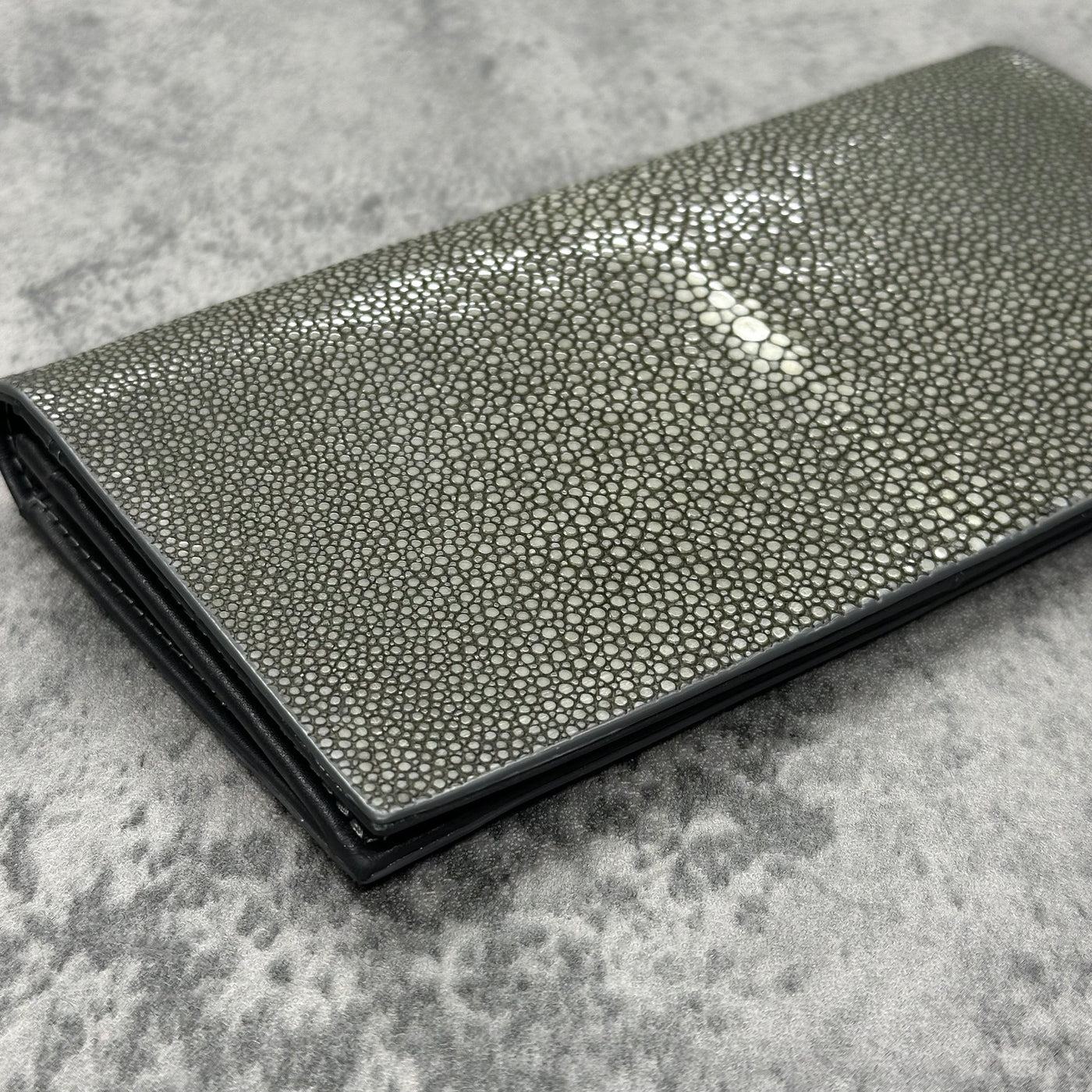 スティングレイ 長財布 エイ革 ガルーシャ 本革 グレー 品番WP-006