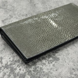エイ革を使用した長財布