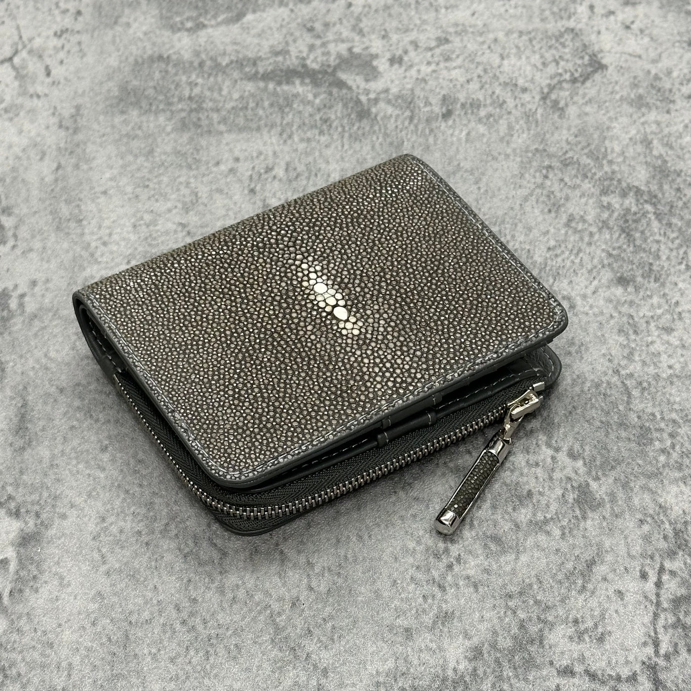 スティングレイ コンパクト財布 エイ革 ガルーシャ 本革 グレー 品番WP