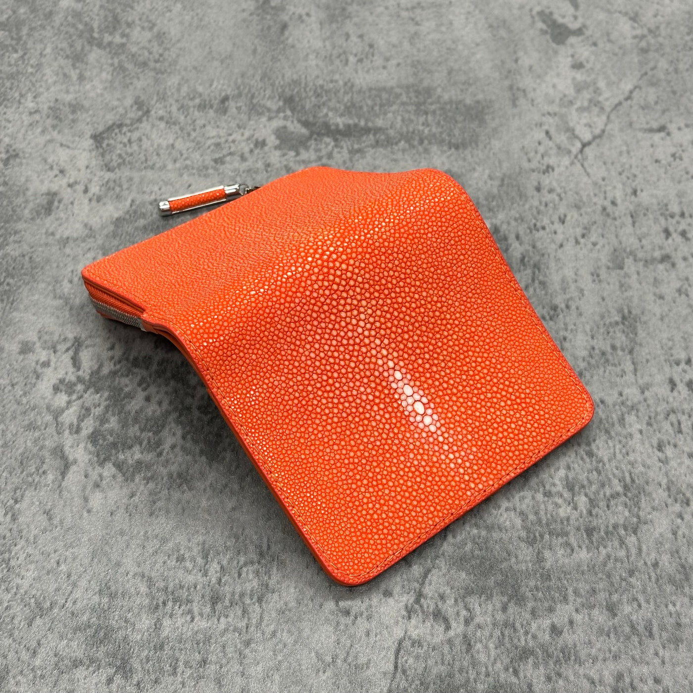 PELGIO スティングレイ（エイ革）ガルーシャ 三つ折り中財布 編込 オレンジ スティングレイ コンパクト財布 エイ革 ガルーシャ 本革 オレンジ 品番