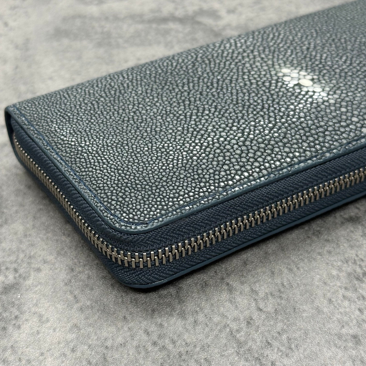 スティングレイ 長財布 ラウンドファスナー エイ革 ガルーシャ 本革