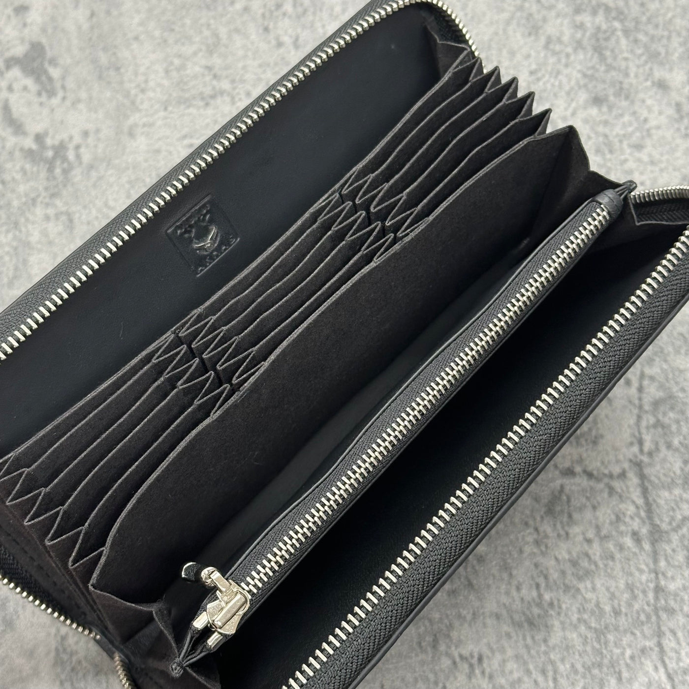 スティングレイ 長財布 ラウンドファスナー エイ革 ガルーシャ 本革 黒